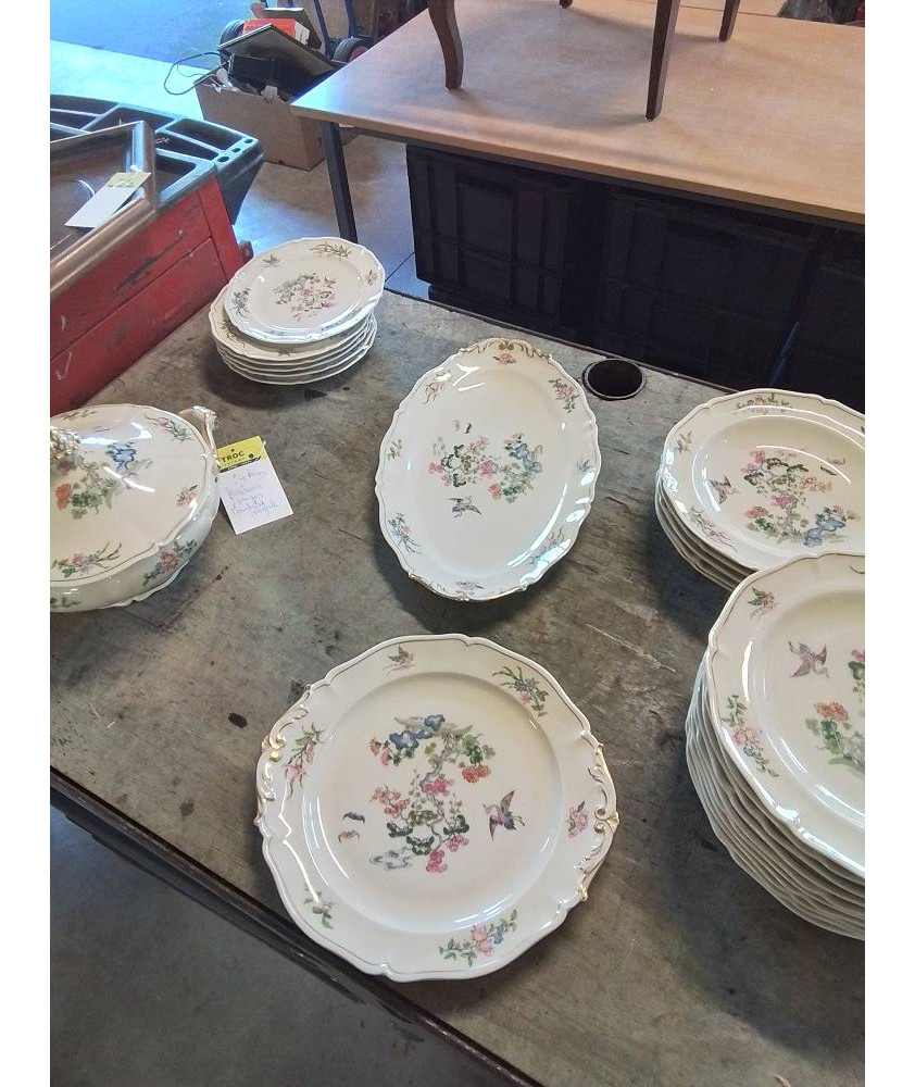 SERVICE 24 PIÈCES PORCELAINE DE LIMOGES MANUFACTURE ROYALE