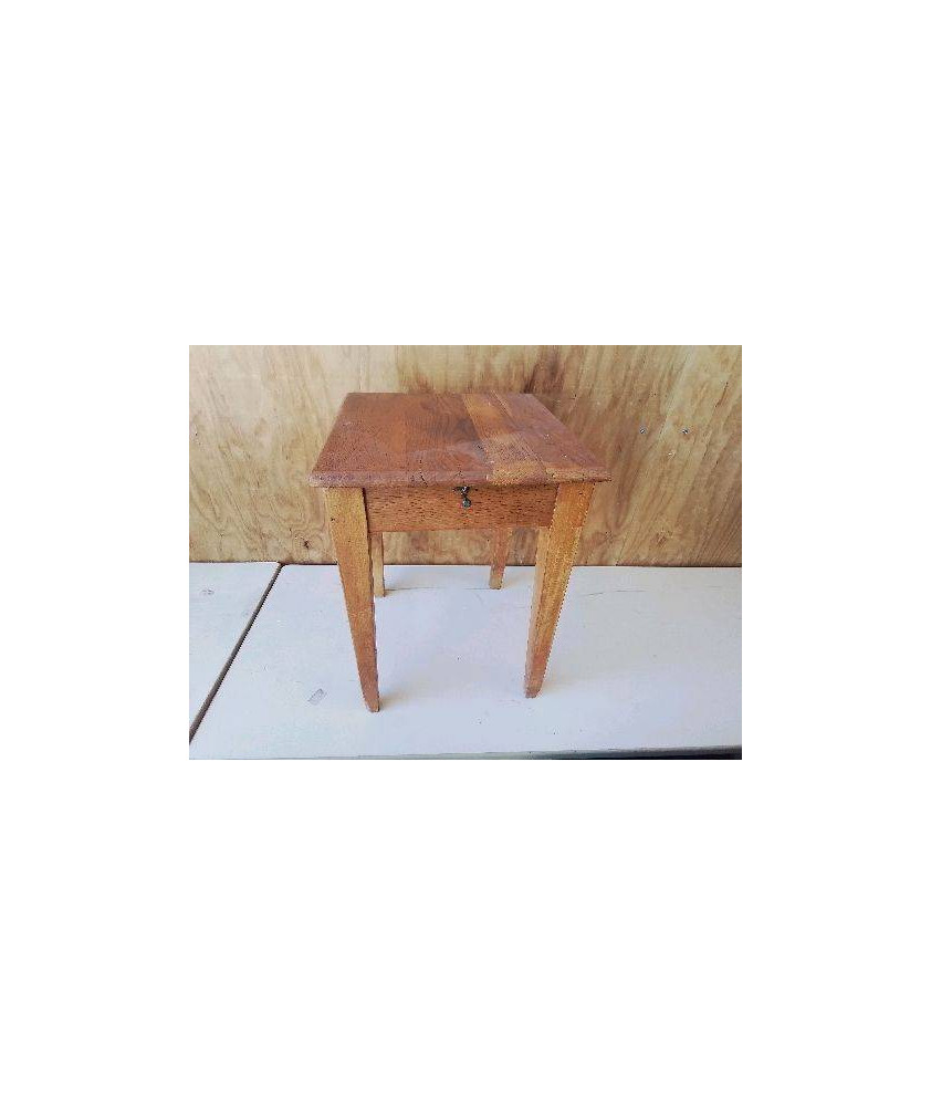 TABLE DE CHEVET EN BOIS