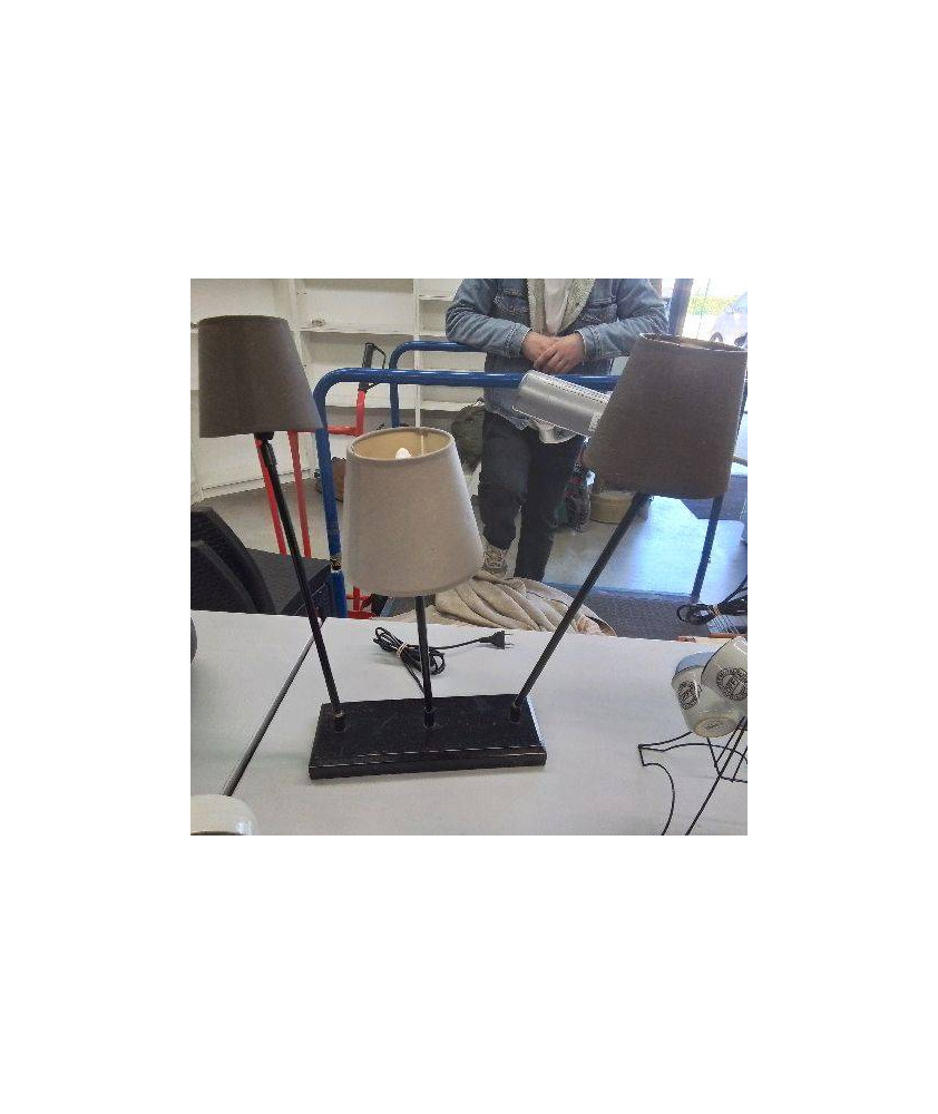 LAMPE A POSER 3 TETES ORIENTABLES