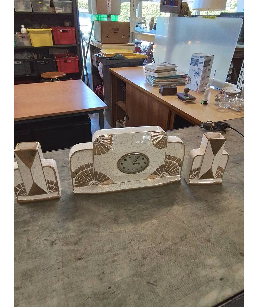 GARNITURE DE CHEMINÉE 3 PIÈCES CÉRAMIQUE ECRU DORÉ ART DÉCO EN L\'ÉTAT 