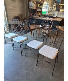 4 CHAISES CINTRÉ FER FORGÉ NOIR AVEC COUSSINS ECRU