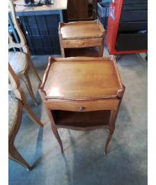 CHEVET BOIS CLAIR 1 TIROIR 1 NICHE PIEDS GALBÉS STYLE RÉGENCE 