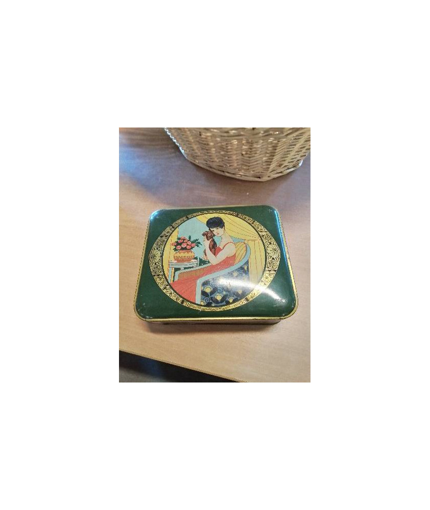 BOÎTE MÉTAL VERTE DÉCOR FEMME AU CHIEN DÉBUT XXE