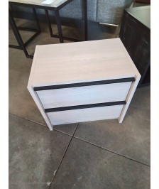 CHEVET BOIS CLAIR 3 TIROIRS POIGNÉES RÉSINE NOIR