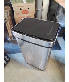 POUBELLE DE TRI MÉTAL CHROMÉ ET RÉSINE NOIR 