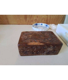 BOITE EN BOIS SCULPTÉ 