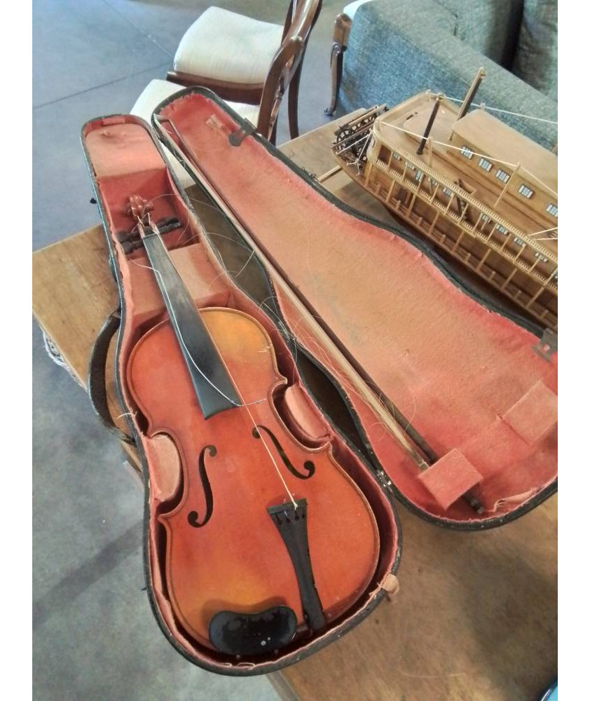 VIOLON AVEC ÉTUI EN L\'ÉTAT 