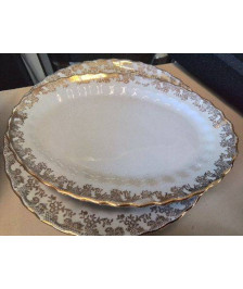 PLAT EN PORCELAINE 