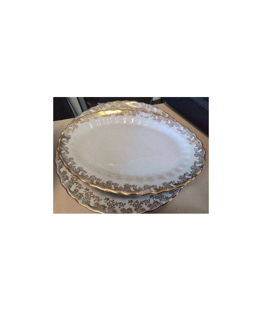 PLAT EN PORCELAINE 