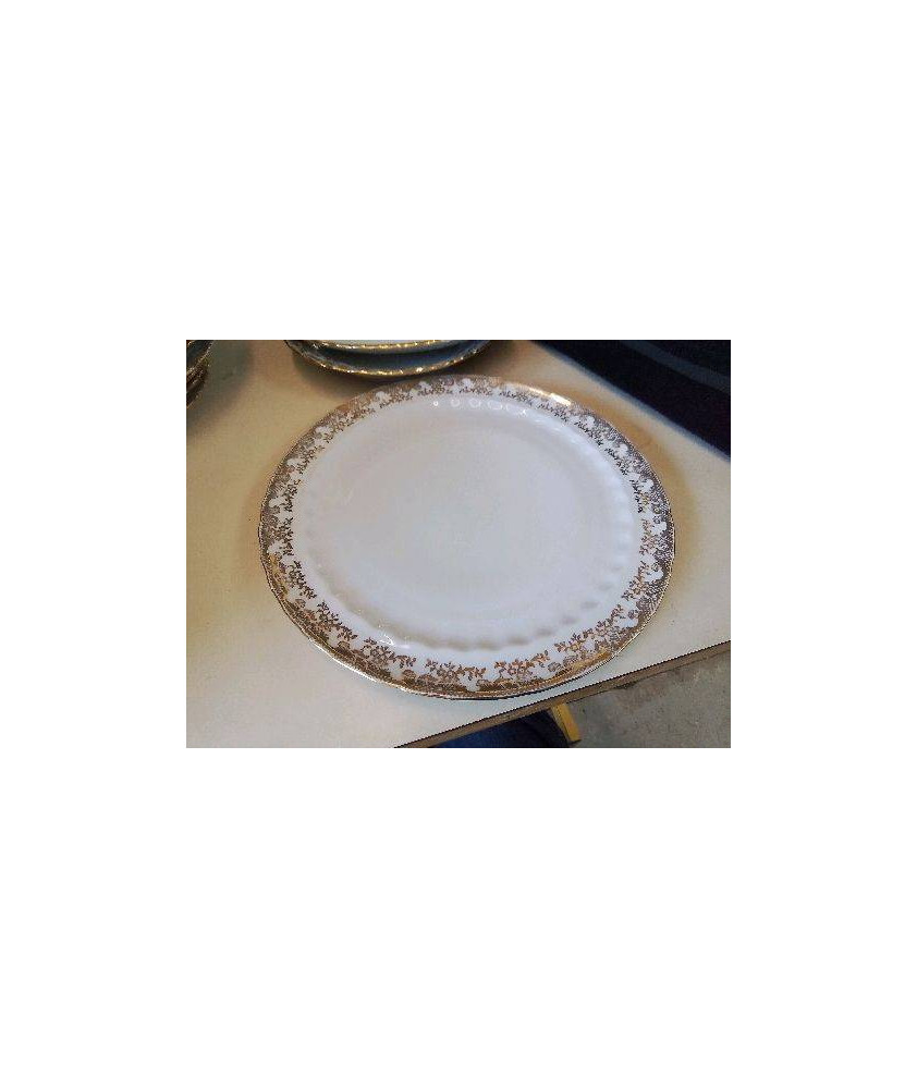 PLAT EN PORCELAINE 