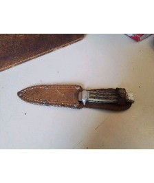 COUTEAU DANS SON ETUI