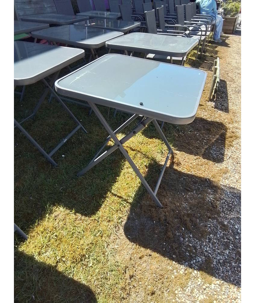 TABLE PLIANTE DE JARDIN CARRÉ PIÈTEMENT MÉTAL GRIS PLATEAU VERRE NATERIAL 70X70X72CM 