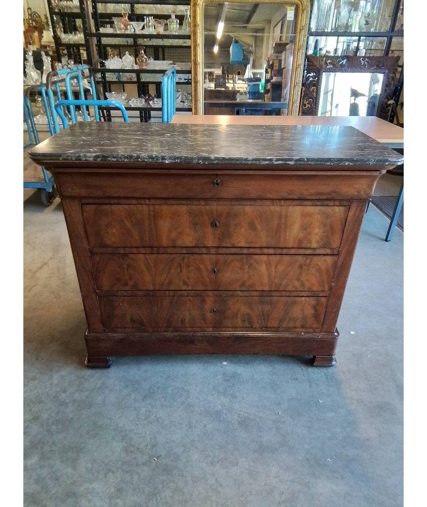 COMMODE LOUIS PHILIPPE BOIS 4 TIROIRS DESSUS MARBRE NOIR VEINÉ 