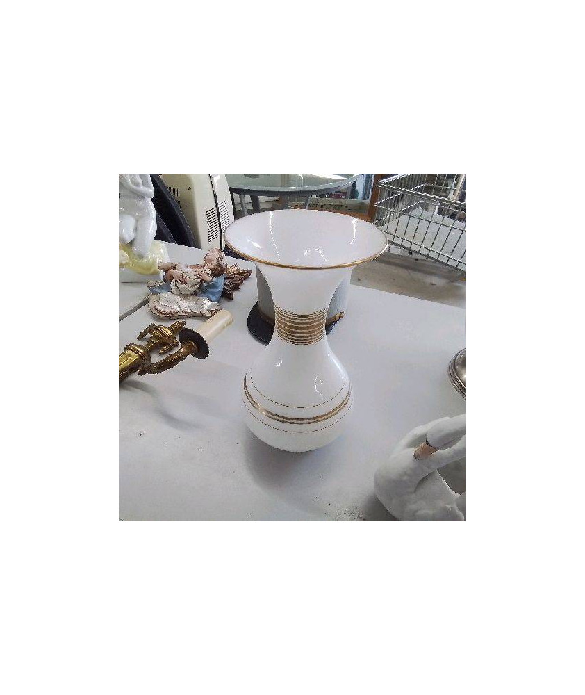 VASE OPALINE