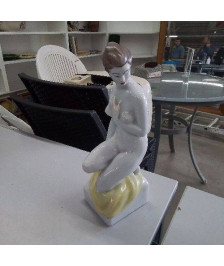 STATUETTE HONGROISE PORCELAINE 