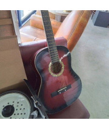 GUITARE ROUGE