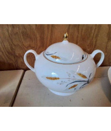 SOUPIERE EN PORCELAINE 