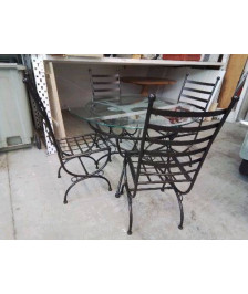 CHAISE EN ACIER