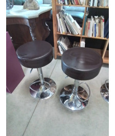 TABOURET DE BAR ROND PIÈTEMENT METAL CHROMÉ ASSISE PU MARRON 