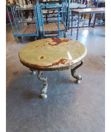TABLE BASSE RONDE PIÈTEMENT LAITON AUX DAUPHINS PLATEAU MARBRE