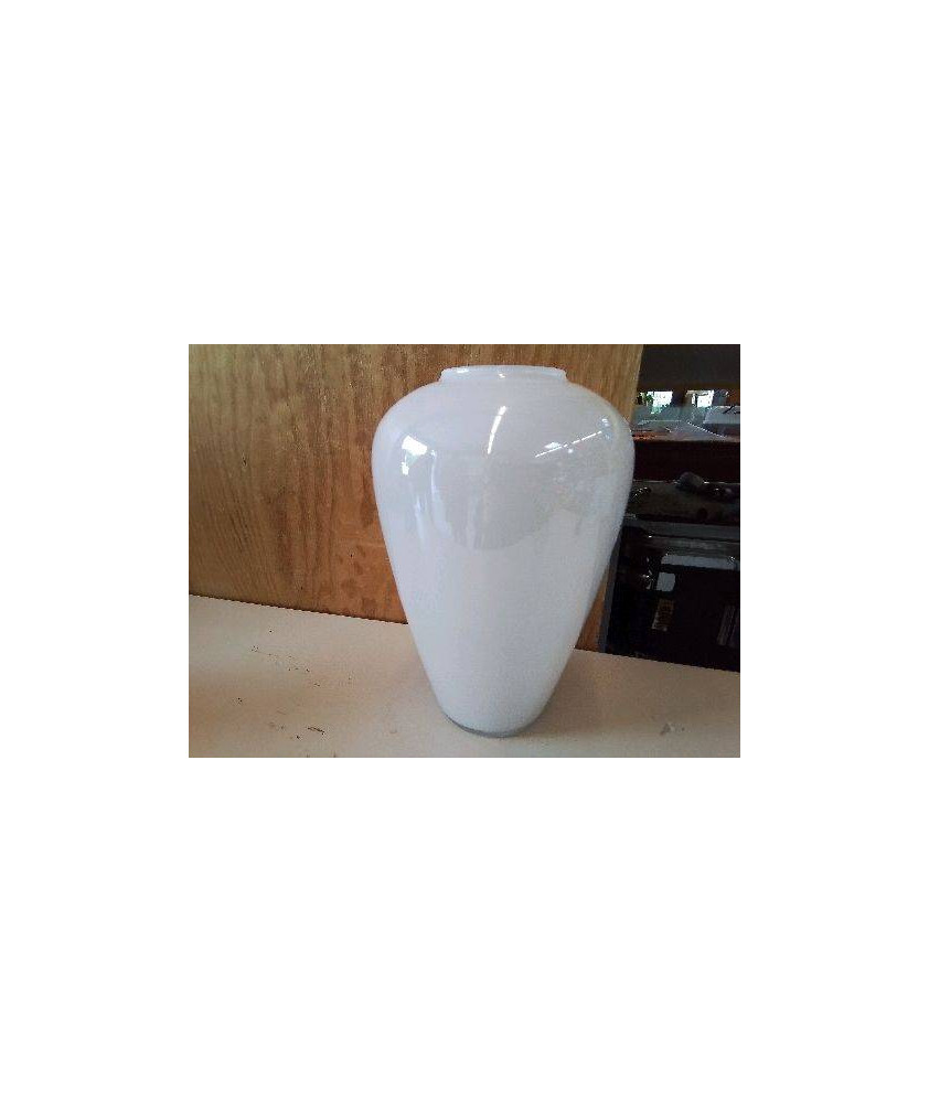 VASE EN OPALINE 