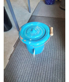 POT DE CHAMBRE TOLE ÉMAILLÉE BLEU MILIEU XXE