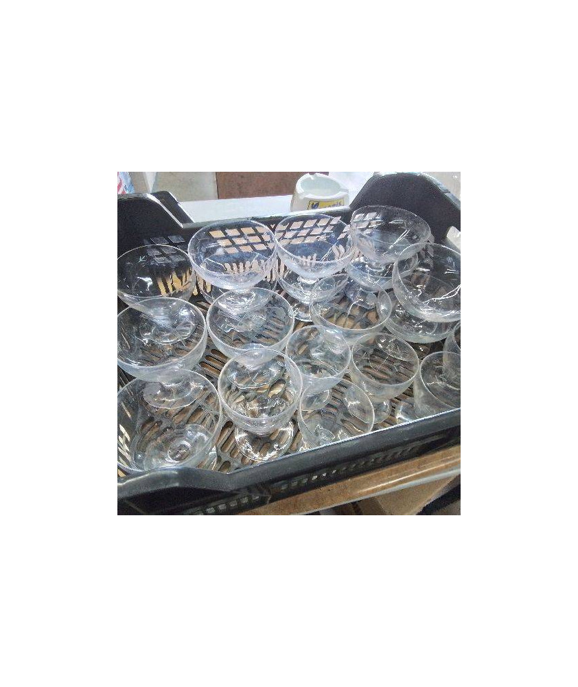 SERIE DE VERRES GRAVÉS 
