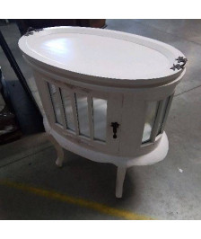 TABLE A THE VITRINE 