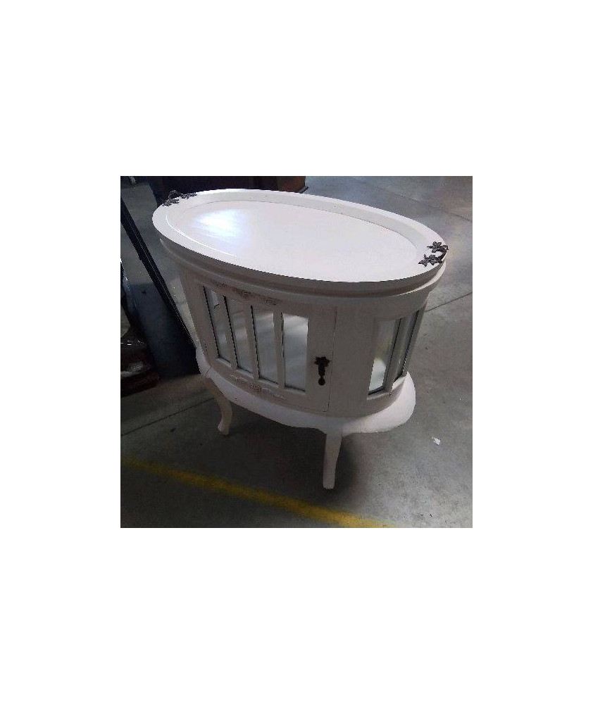 TABLE A THE VITRINE 