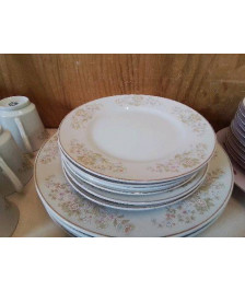 LOT DE 6 ASSIETTES À DESSERT MOTIF FLORAL