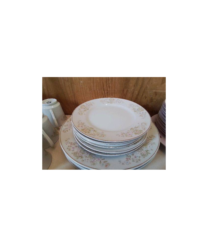 LOT DE 6 ASSIETTES À DESSERT MOTIF FLORAL