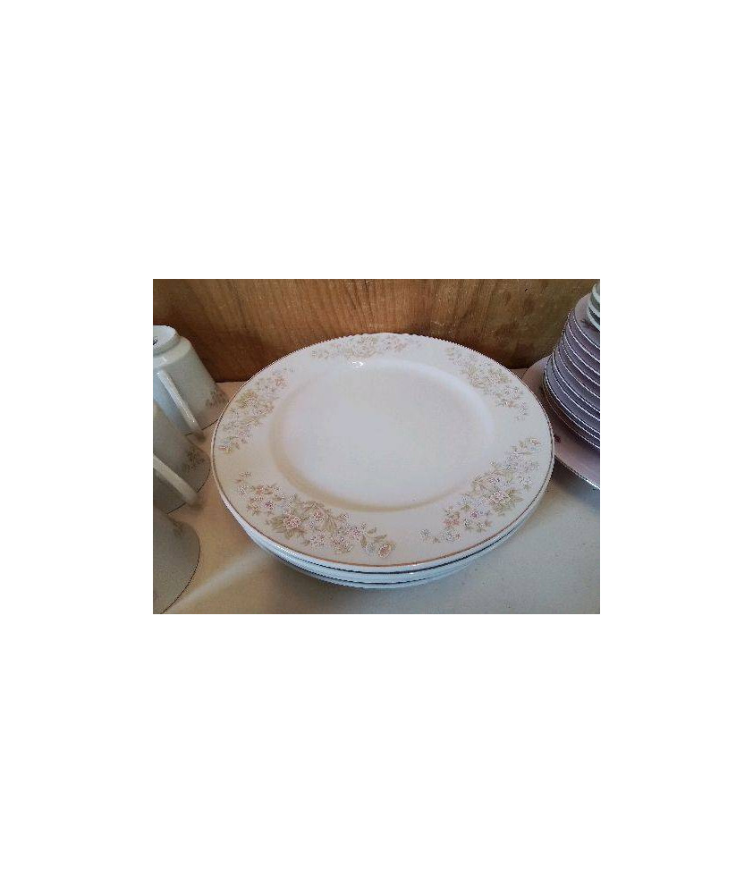 LOT DE 4 ASSIETTES PLATES MOTIF FLORAL 