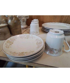 TASSE ET SOUCOUPE AVEC MOTIF FLORAL 