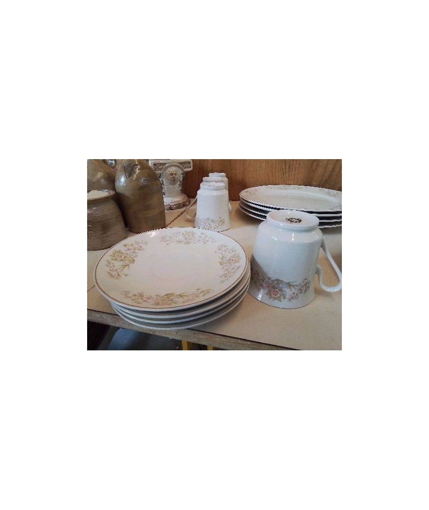 TASSE ET SOUCOUPE AVEC MOTIF FLORAL 