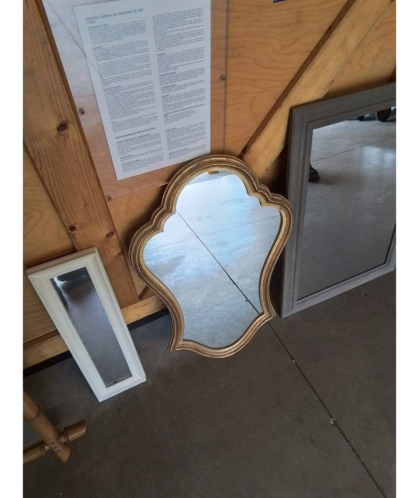 MIROIR OVALE CHANTOURNÉ BOIS DORÉ STYLE RÉGENCE 