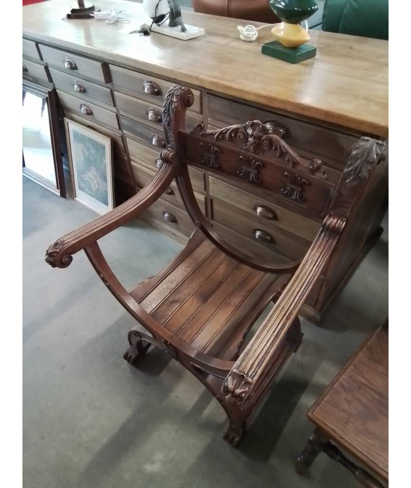 FAUTEUIL DAGOBERT BOIS SCULPTÉ AU LION ET FEUILLES D’ACANTHES DÉBUT XXE