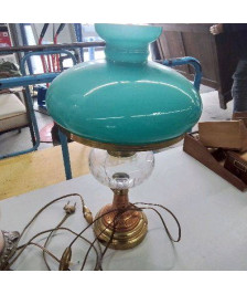 LAMPE A PETROLE ELECTRIFIEE OPALINE VERTE
