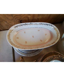 PLAT EN PORCELAINE