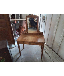 TABLE DE TOILETTE 
