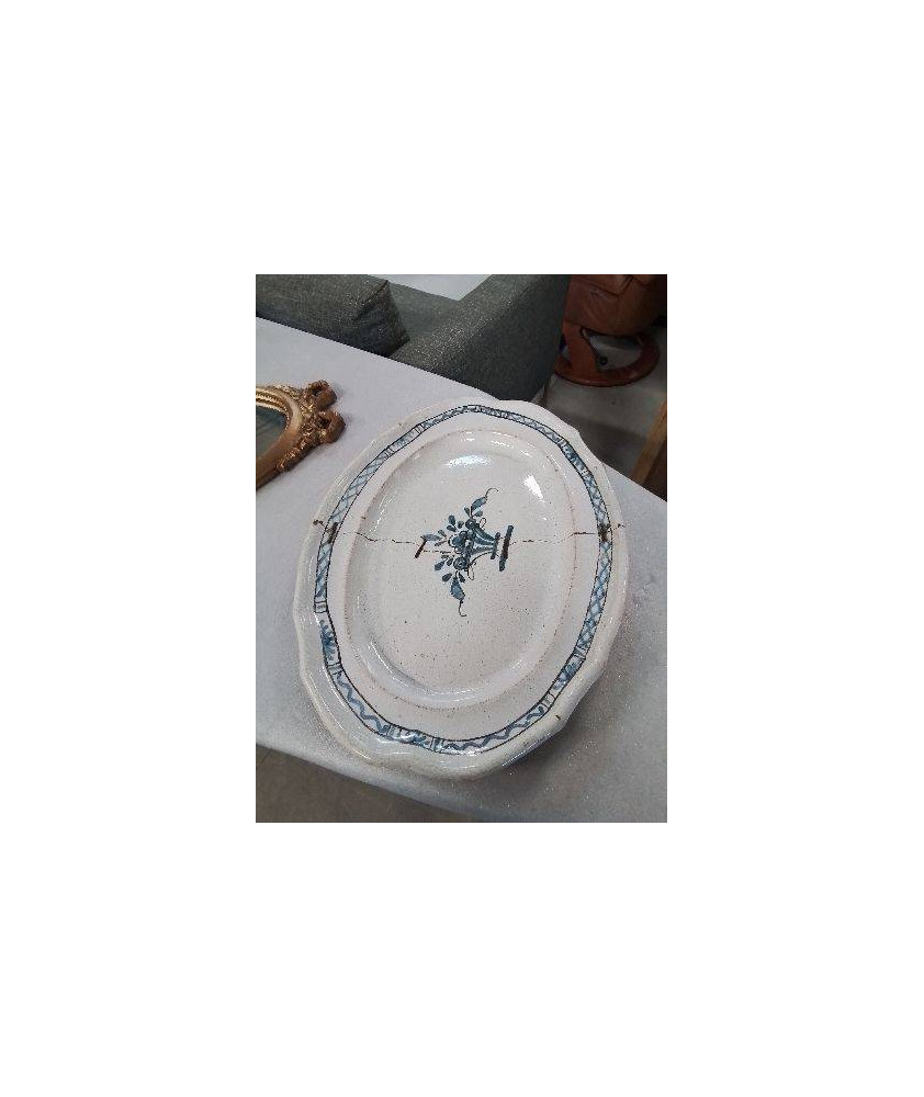 PLAT OVALE CUL NOIR FIN XIXE EN L\'ÉTAT 