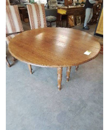 TABLE RONDE A ABATTANTS 6 PIEDS (S’OUVRE A 218CM VENDUE SANS RALLONGE)135X72CM