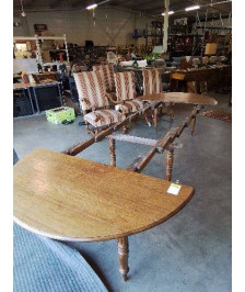 TABLE RONDE A ABATTANTS 6 PIEDS (S’OUVRE A 218CM VENDUE SANS RALLONGE)135X72CM