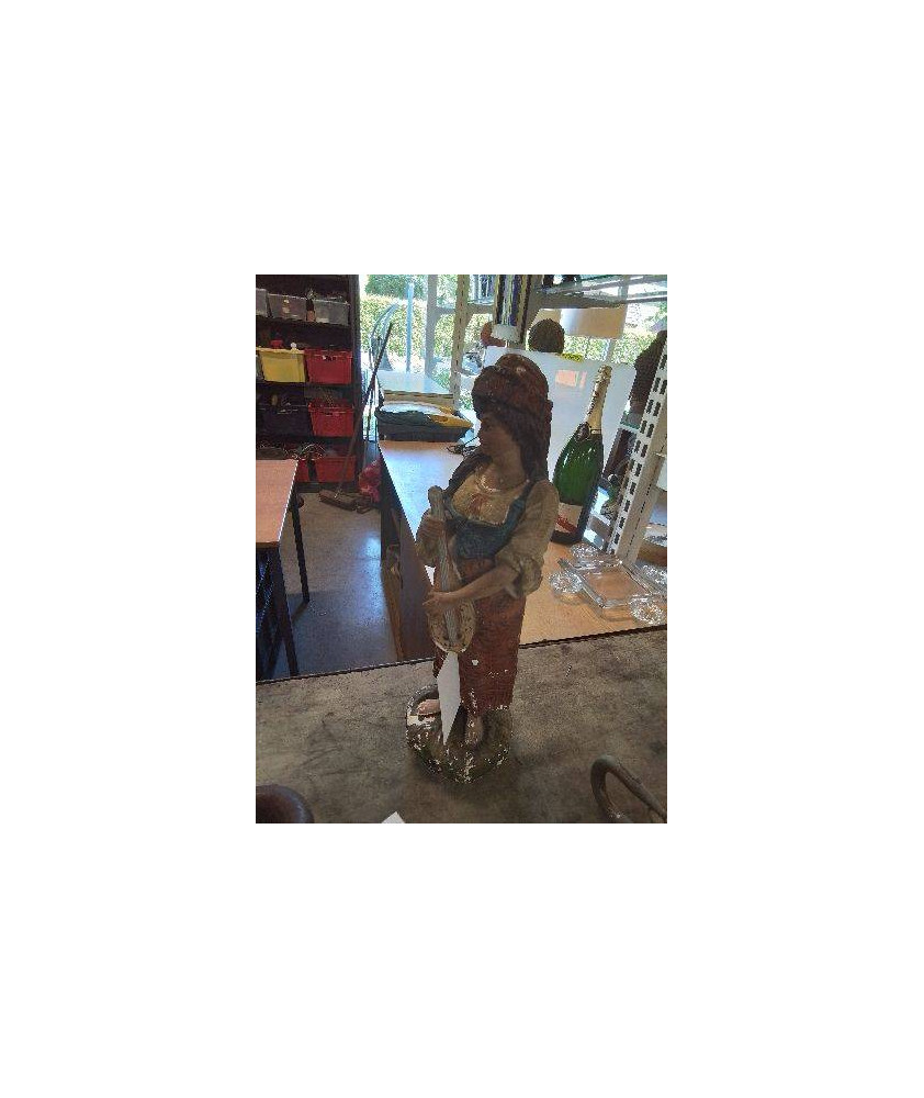 STATUETTE PLATRE PEINT A LA GITANE A LA MANDOLINE 52CM DÉBUT XXE