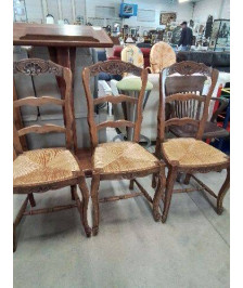 3 CHAISES BOIS PAILLÉ A ENTRETOISE DOSSIER CHANTOURNÉ STYLE RÉGENCE COQUILLE 