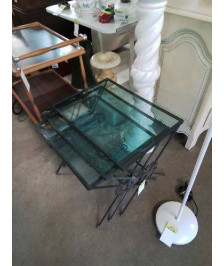 3 TABLES BASSES GIGOGNES PIÈTEMENT FER FORGÉ PLATEAUX VERRE ANNÉES 50