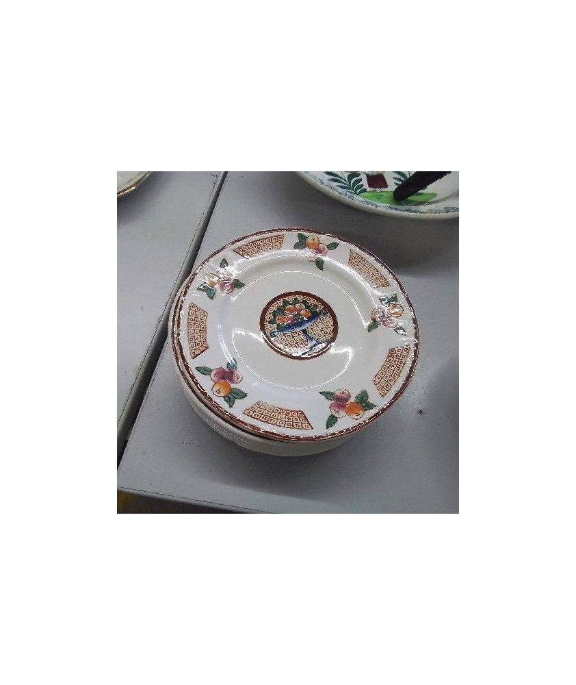 LOT 8 ASSIETTES 