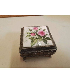 BOITE A BIJOUX EN METAL ET PORCELAINE 