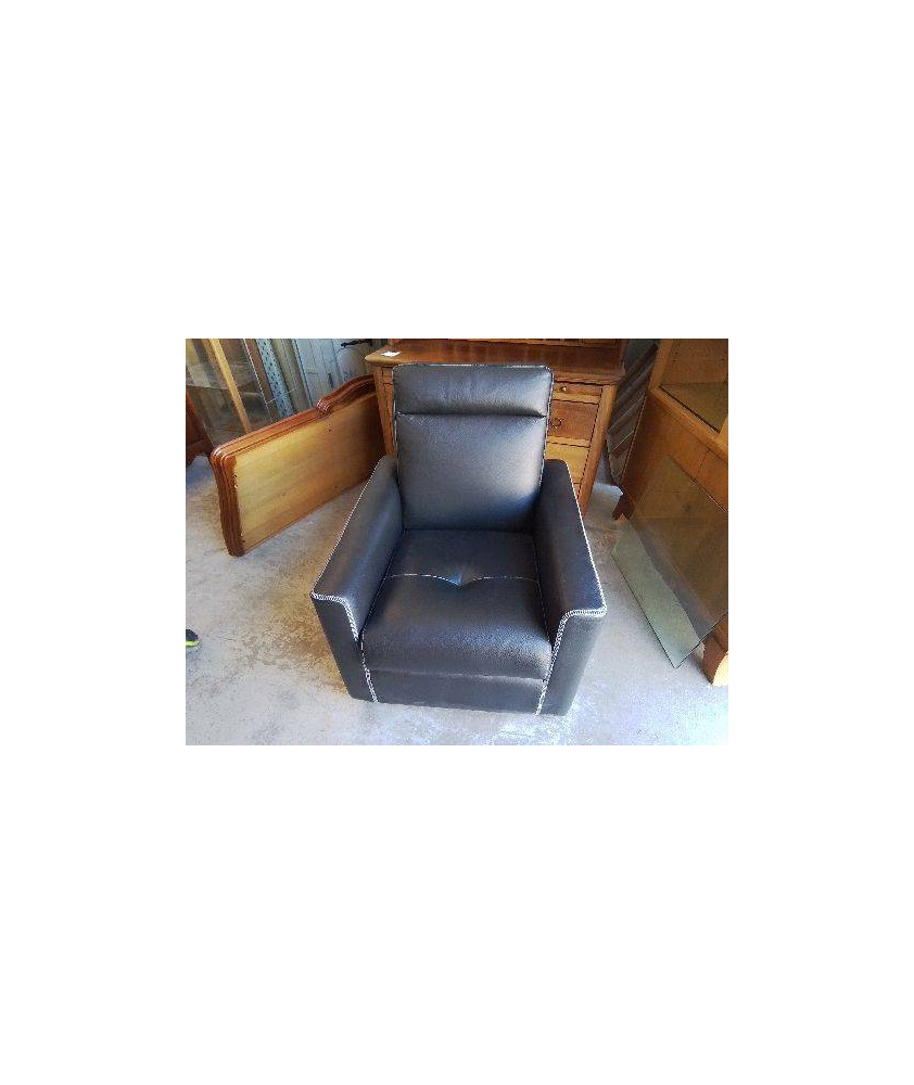 FAUTEUIL PIVOTANT EN CUIR