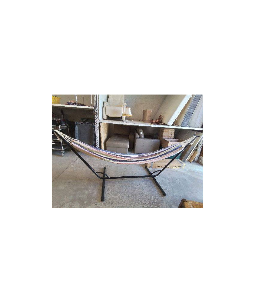 HAMAC DANS SA STRUCTURE 