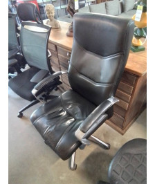 FAUTEUIL DE BUREAU A ROULETTES PIÈTEMENT MÉTAL CHROMÉ ASSISE CUIR NOIR DOSSIER RÉGLABLE 